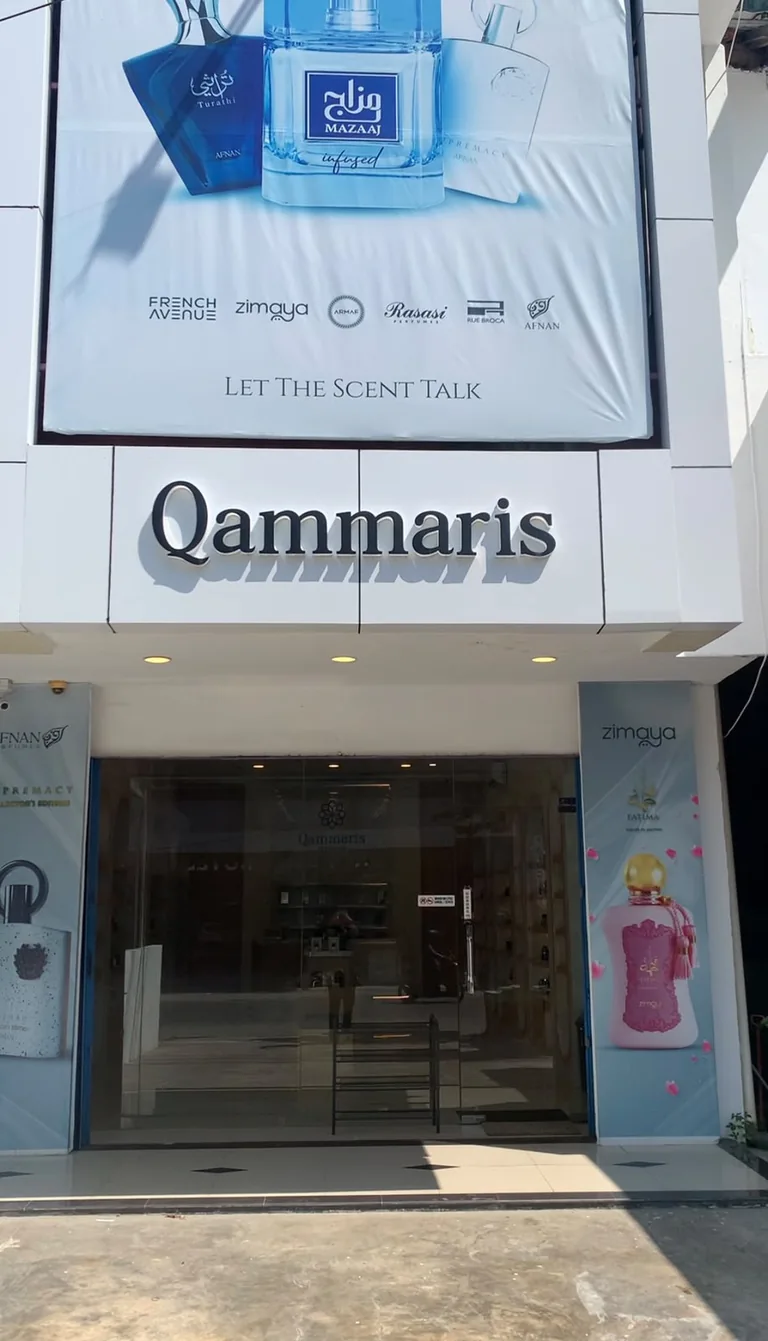 Tampak depan toko Qammaris Perfumes di Jalan Sis Aljufri Palu