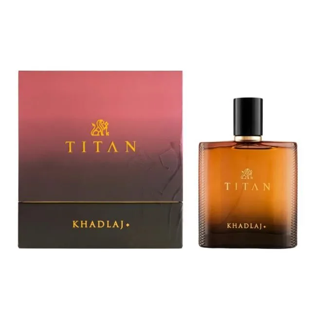 Botol Khadlaj Titan EDP 100 ml berwarna amber di samping kotaknya