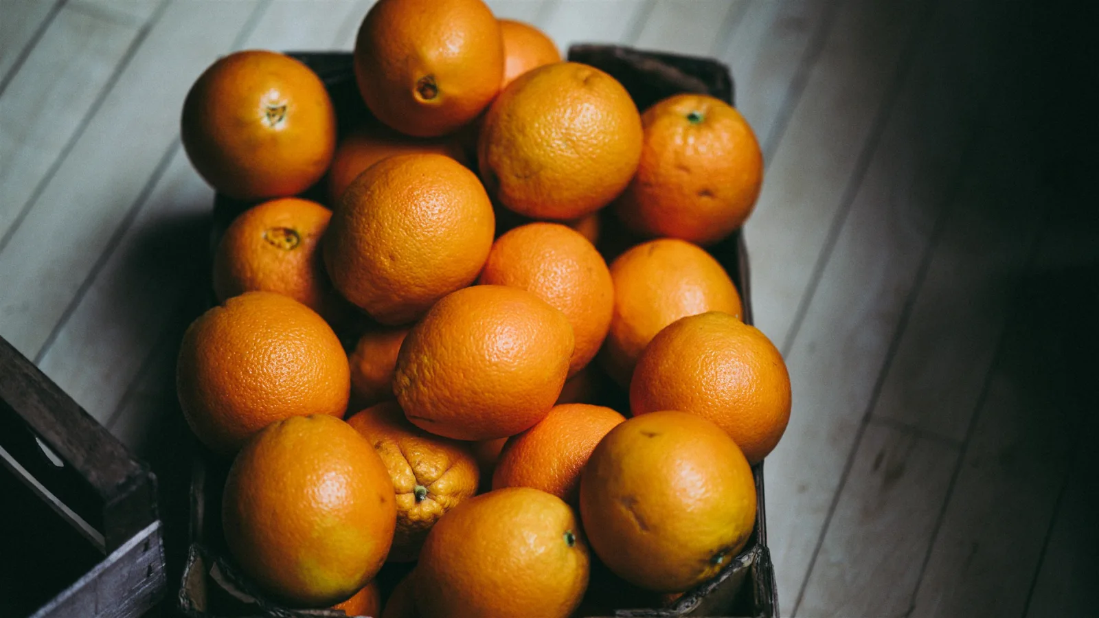 Sekumpulan buah jeruk dengan kulit jingga